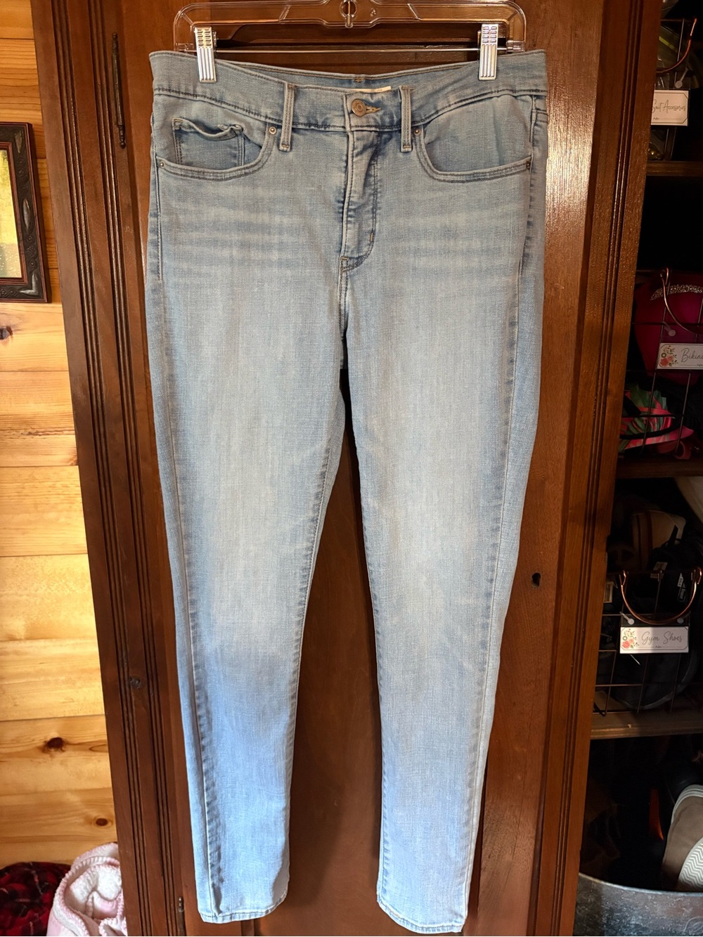 Levi’s 311 Shaping Skinny Jeans Women’s Size 30 Light Wash Stretch Denim